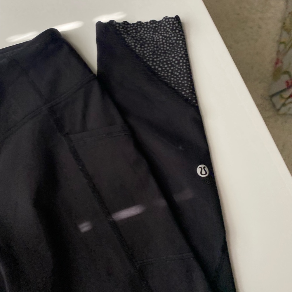 Lululemon Reflecting Leggings, size 2, Perfect condition - Picture 9 of 10